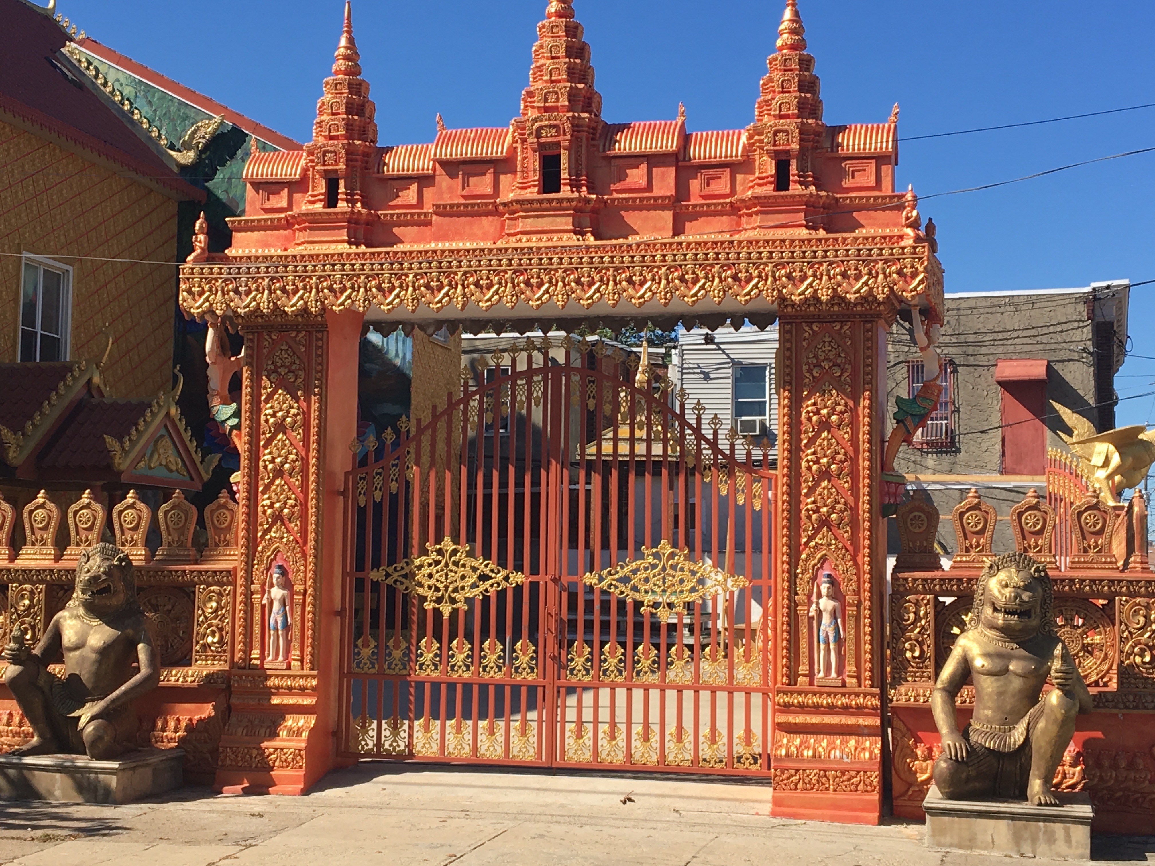 Preah Buddha Rangsey main gate with Khmer-style sculpture